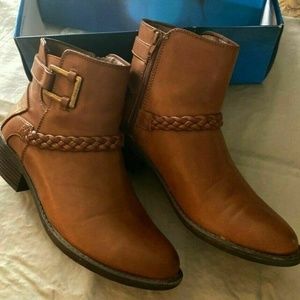 Easy Street Womans Booties: Size 7